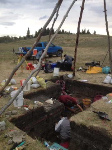 BARA and Blackfeet THPO crew excavating the Billy Big Spring site
